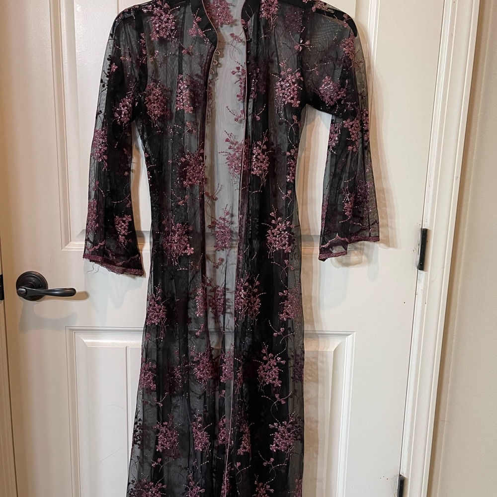 Netted Gown - Picture 2 of 3